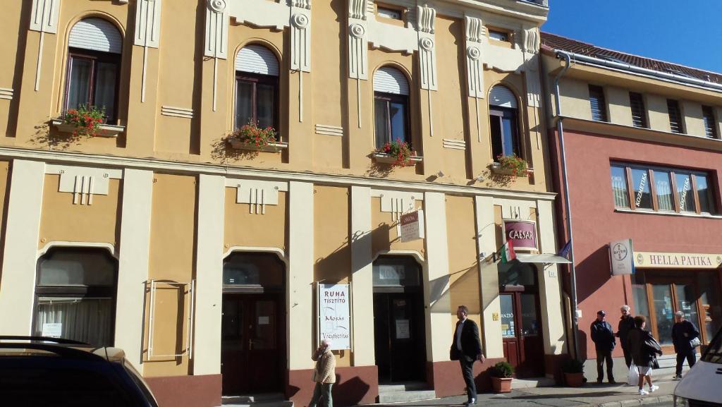 Hotel Caesar Panzio Pápa Exterior foto